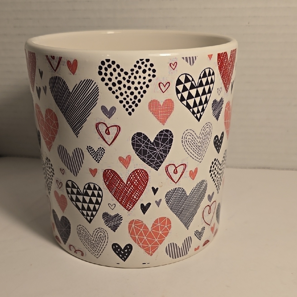 Heart‎ Patterned Ceramic Mug - Picture 3 of 6
